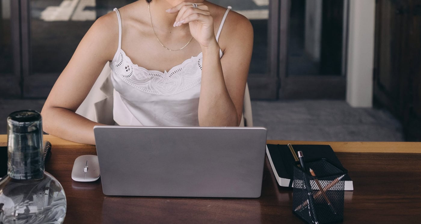 woman types 10 Things to do before you hit publish On Your Next Article into her computer