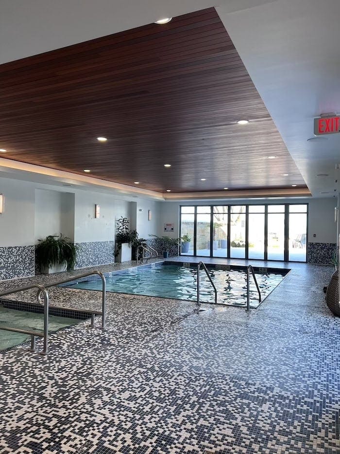 Qualicum Beach Inn: Pet-Friendly Coastal Hotel on Vancouver Island 9 qualicum beach inn pool access and spa