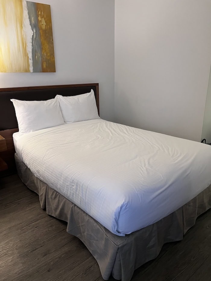 Qualicum Beach Inn: Pet-Friendly Coastal Hotel on Vancouver Island 4 pet friendly hotel in qualicum beach