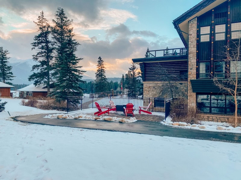 21 Best Places to Visit in Canada in Winter 11 Fairmont-Jasper-Lodge