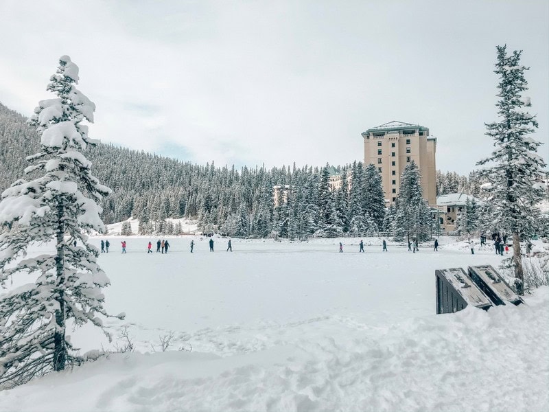 21 Best Places to Visit in Canada in Winter 13 Frozen-lake-louise-winter
