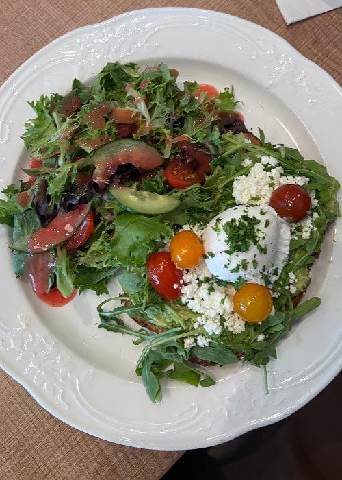 Best Places to Eat in Vancouver as a Vegetarian 3 Bellaggio Cafe avacado toast